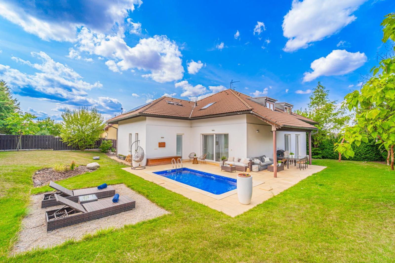 Vila Sara S Bazenem A Infrasaunou Na Kraji Prahy Zbuzany ภายนอก รูปภาพ