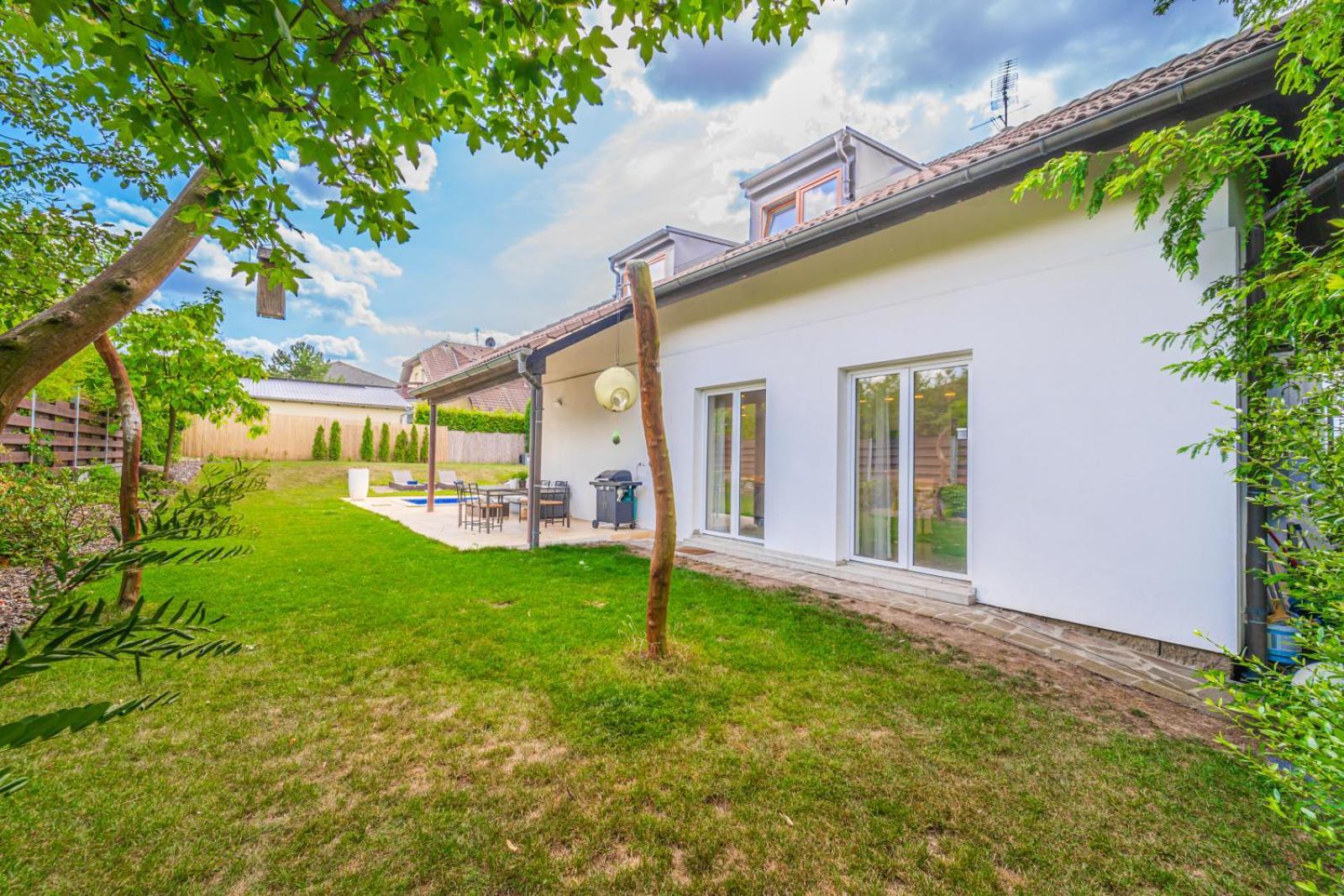 Vila Sara S Bazenem A Infrasaunou Na Kraji Prahy Zbuzany ภายนอก รูปภาพ